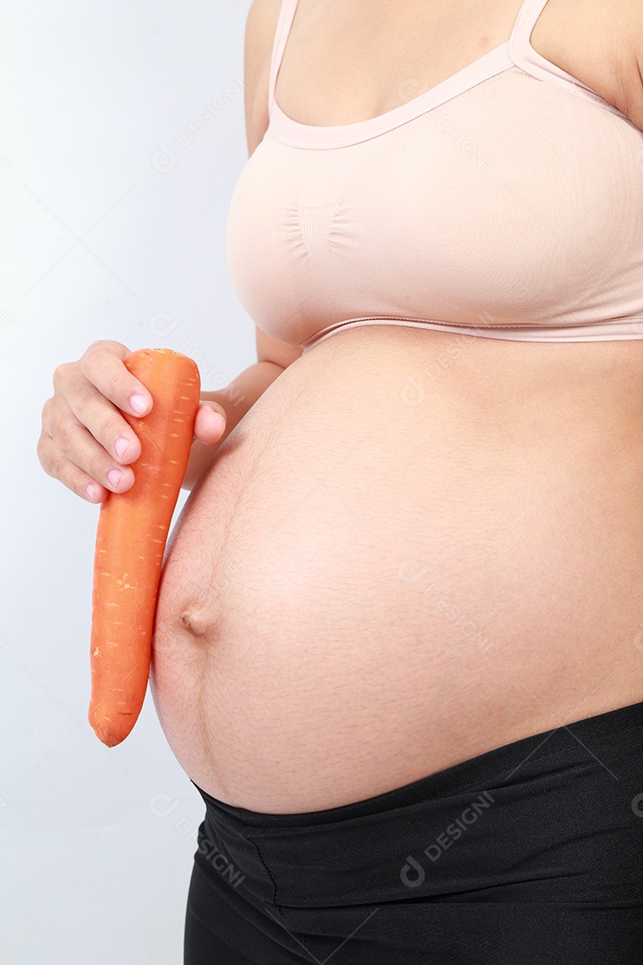 fundo branco de mulher grávida.