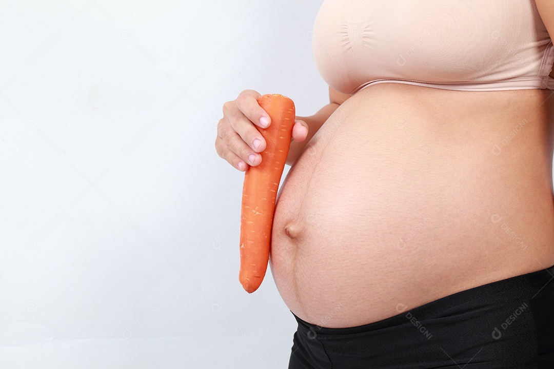 fundo branco de mulher grávida.