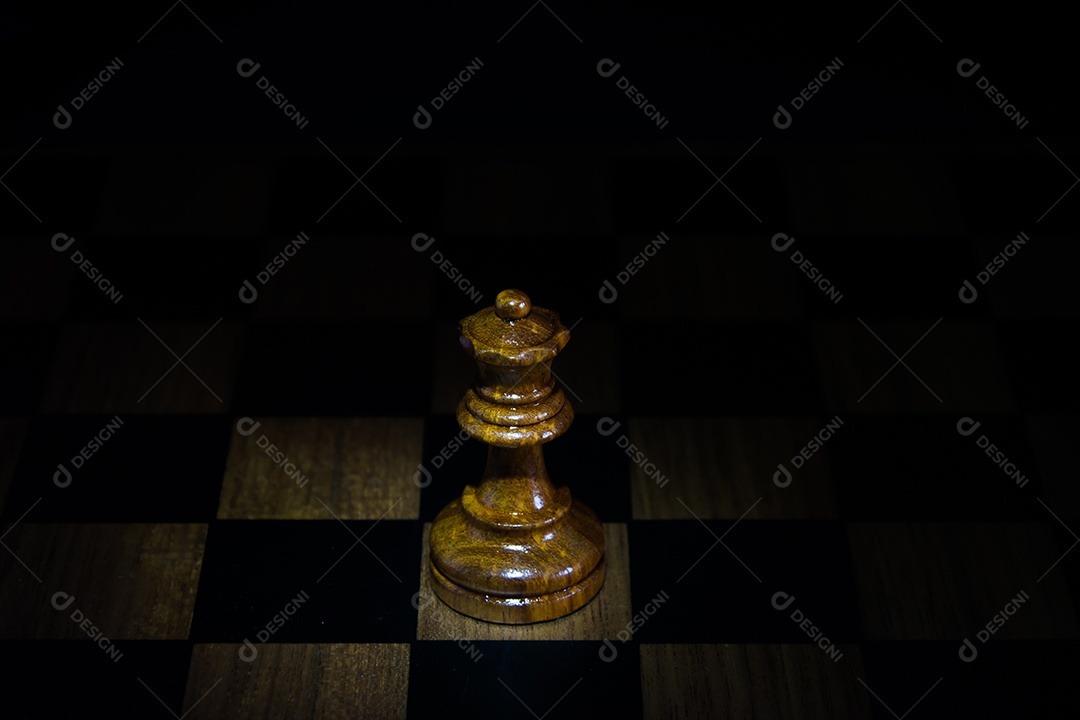 figura de xadrez no conceito de jogo de tabuleiro de xadrez para ideias fundo preto