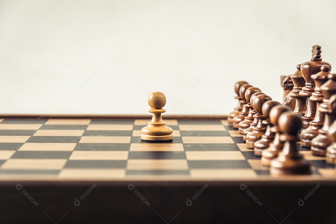 Xadrez a bordo background branco. Conceito de confronto