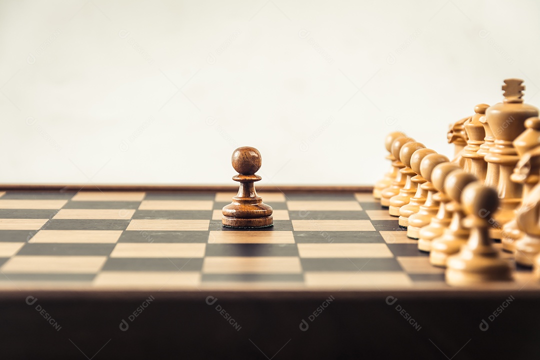 Xadrez a bordo background branco. Conceito de confronto