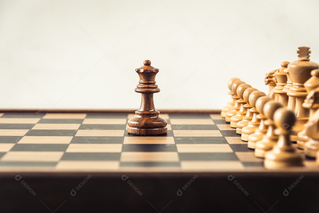 Xadrez a bordo background branco. Conceito de confronto