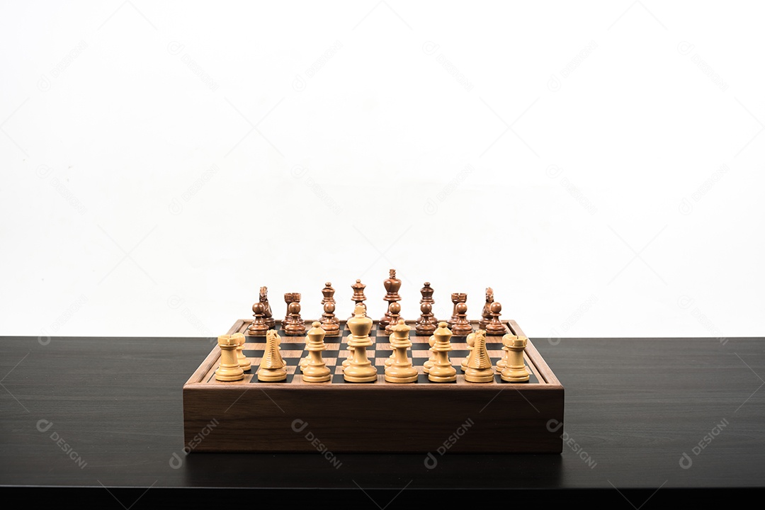 Xadrez a bordo, fundo branco