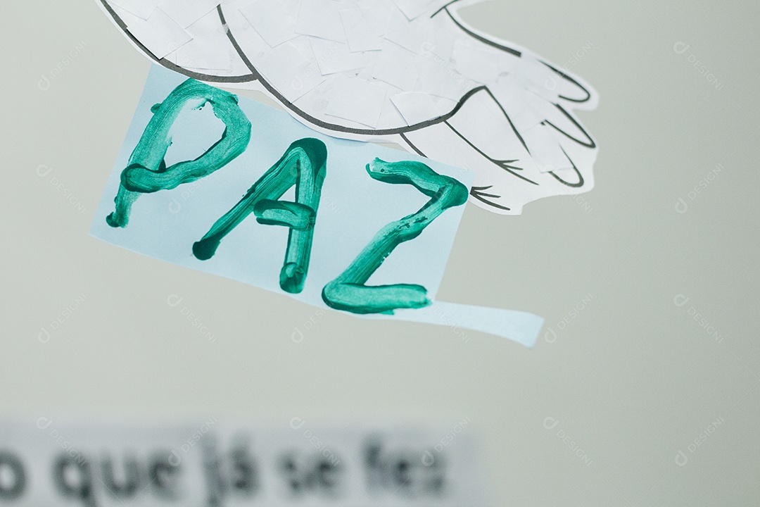 painéis informativos brasileiros com as palavras paz