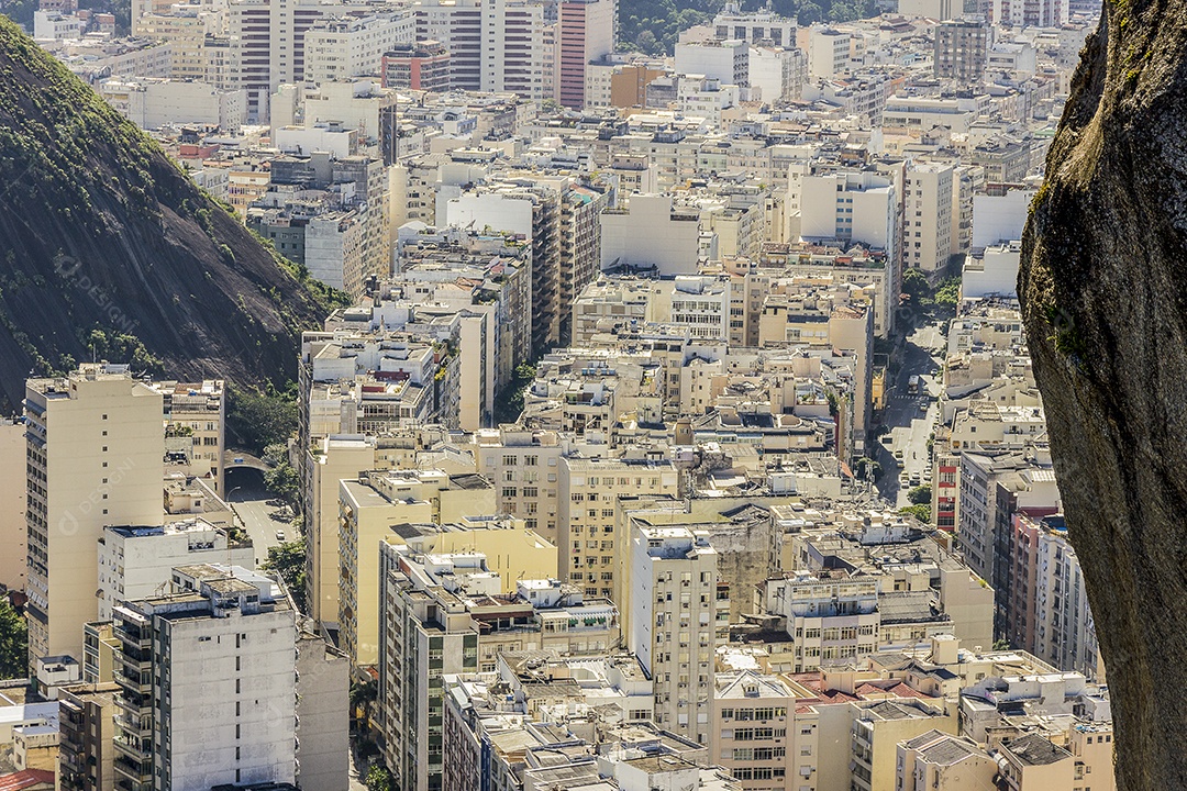 bairro de copacabana visto do alto do morro do cantagalo no Rio de Janeiro Brasil.