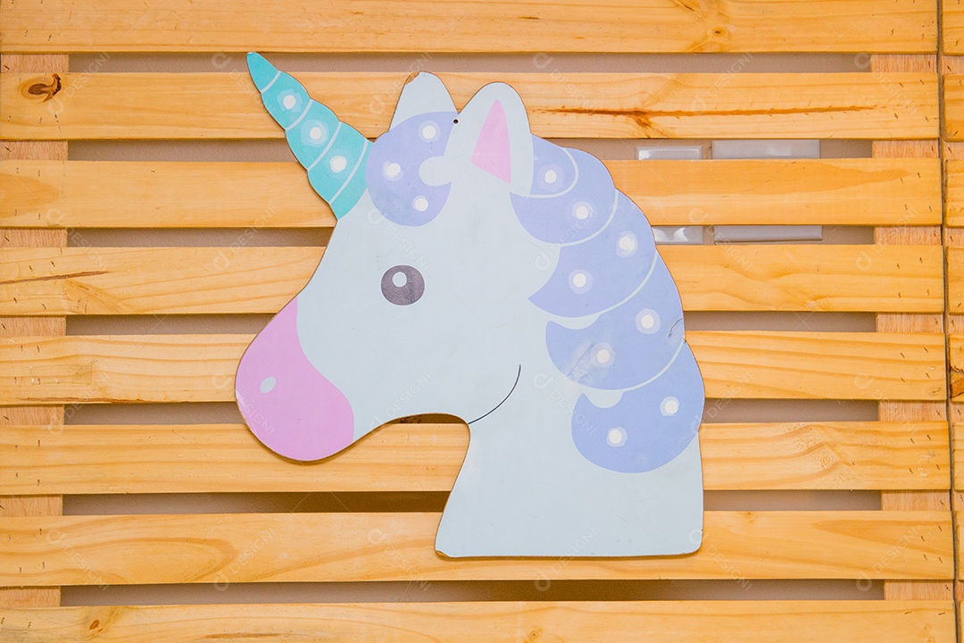 decoração de aniversário com tema unicórnio, tema muito utilizado no Brasil