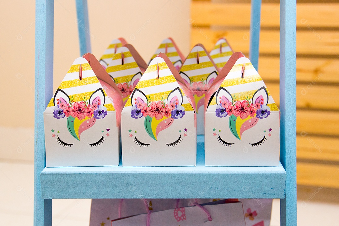 decoração de aniversário com tema unicórnio, tema muito utilizado no Brasil