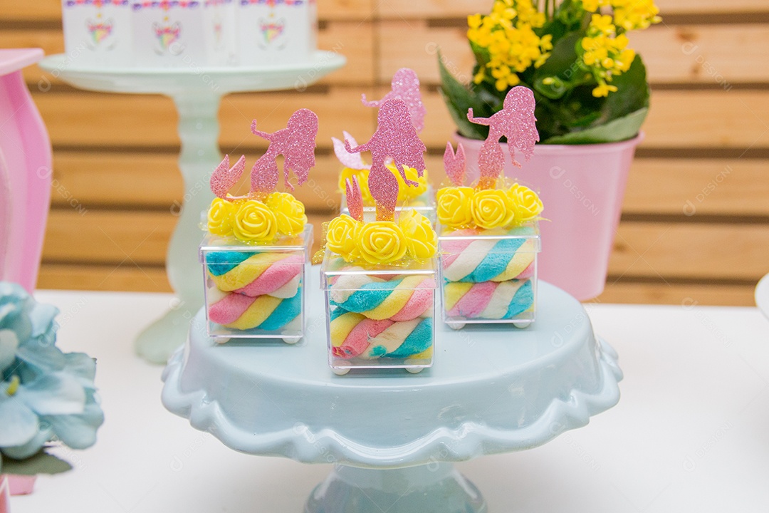 decoração de aniversário com tema de sereia, tema muito utilizado no Brasil