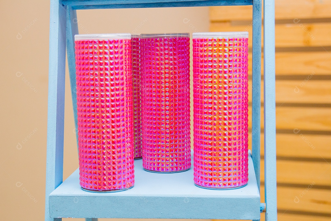 Pote decorado para festa infantil na cor dourada no Rio de Janeiro.