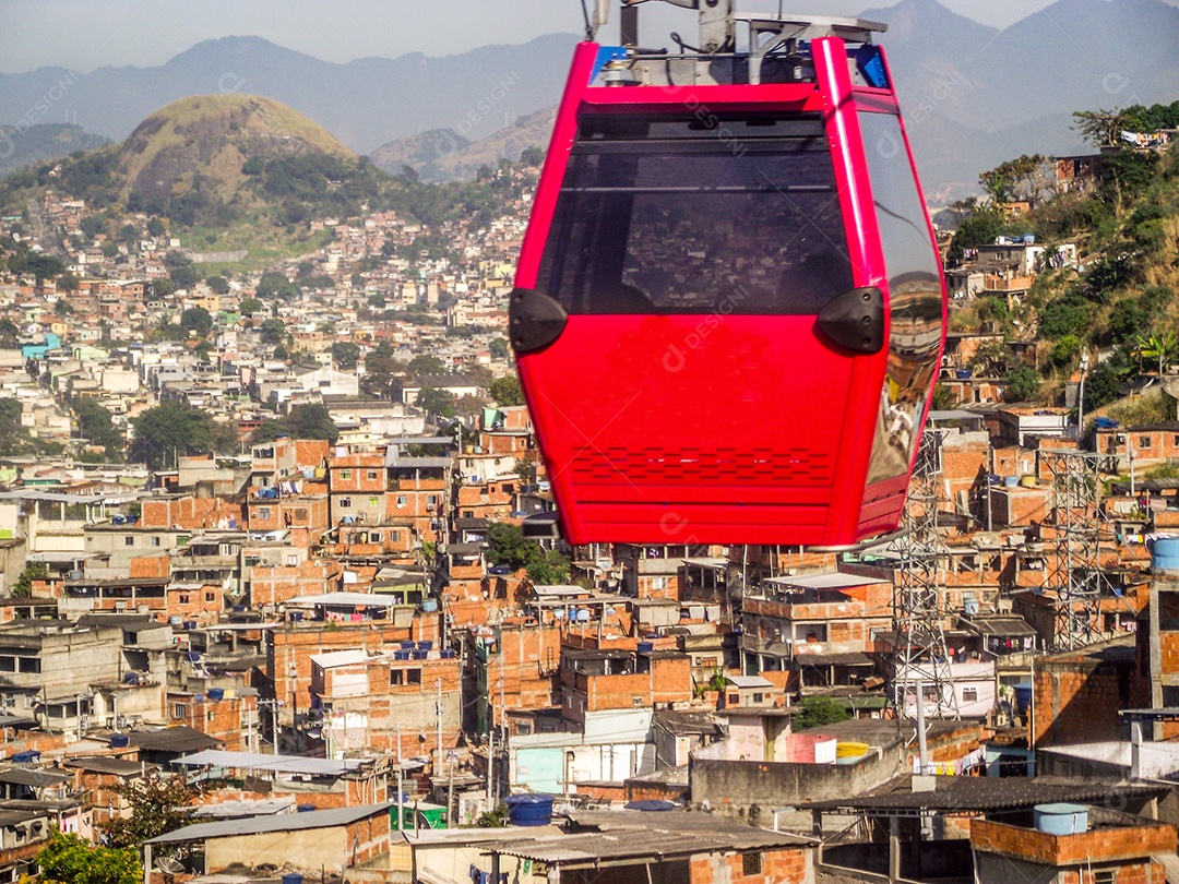 antigo teleférico do complexo de favelas alemão (Complexo do Alemão) no rio de janeiro brasil.