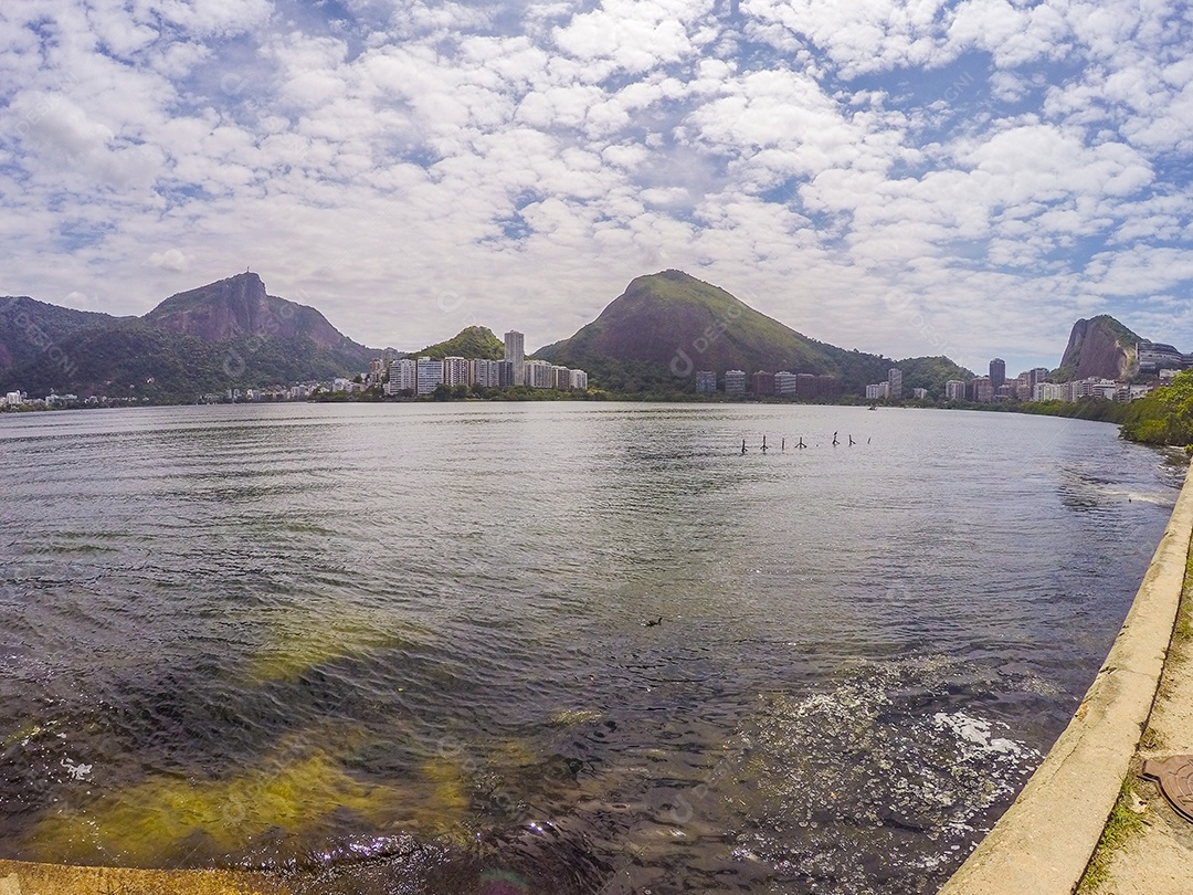 Lagoa Rodrigo de Freitas no Rio de Janeiro, Brasil.
