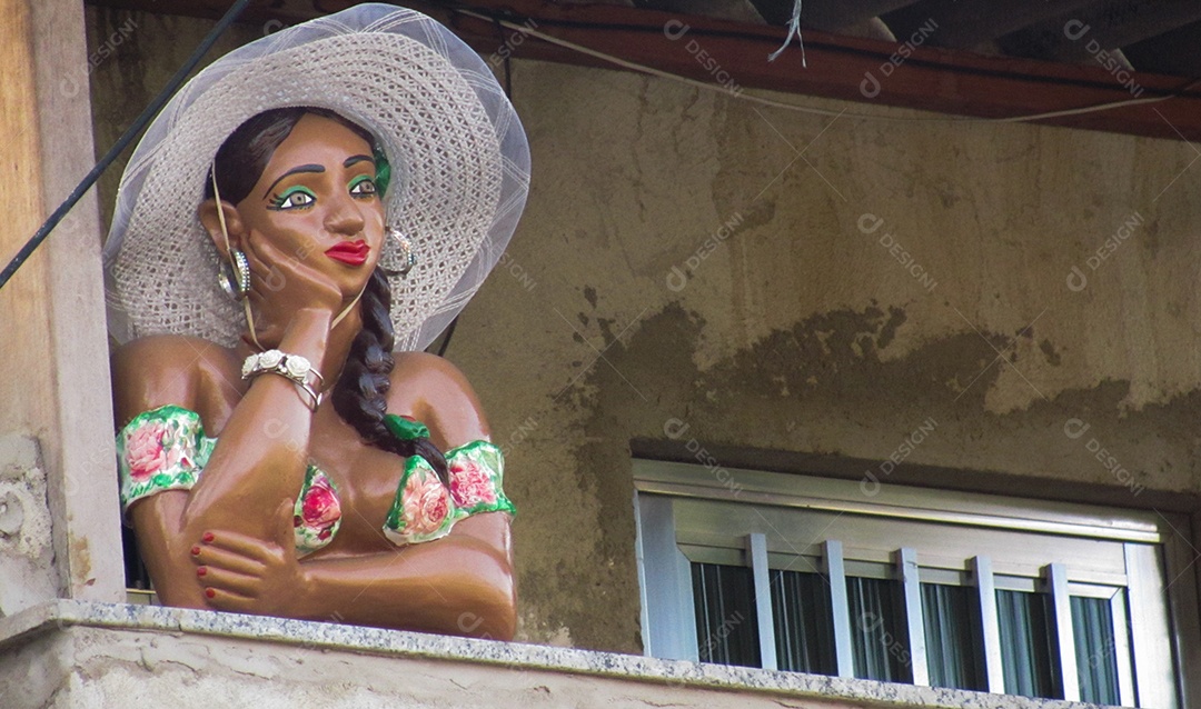 boneca conhecida como paquera em uma varanda no Rio de Janeiro Brasil.