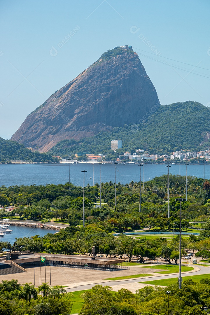 vista do aterro flamengo, pão de açúcar e baía de guanabara no Rio de Janeiro no Brasil.