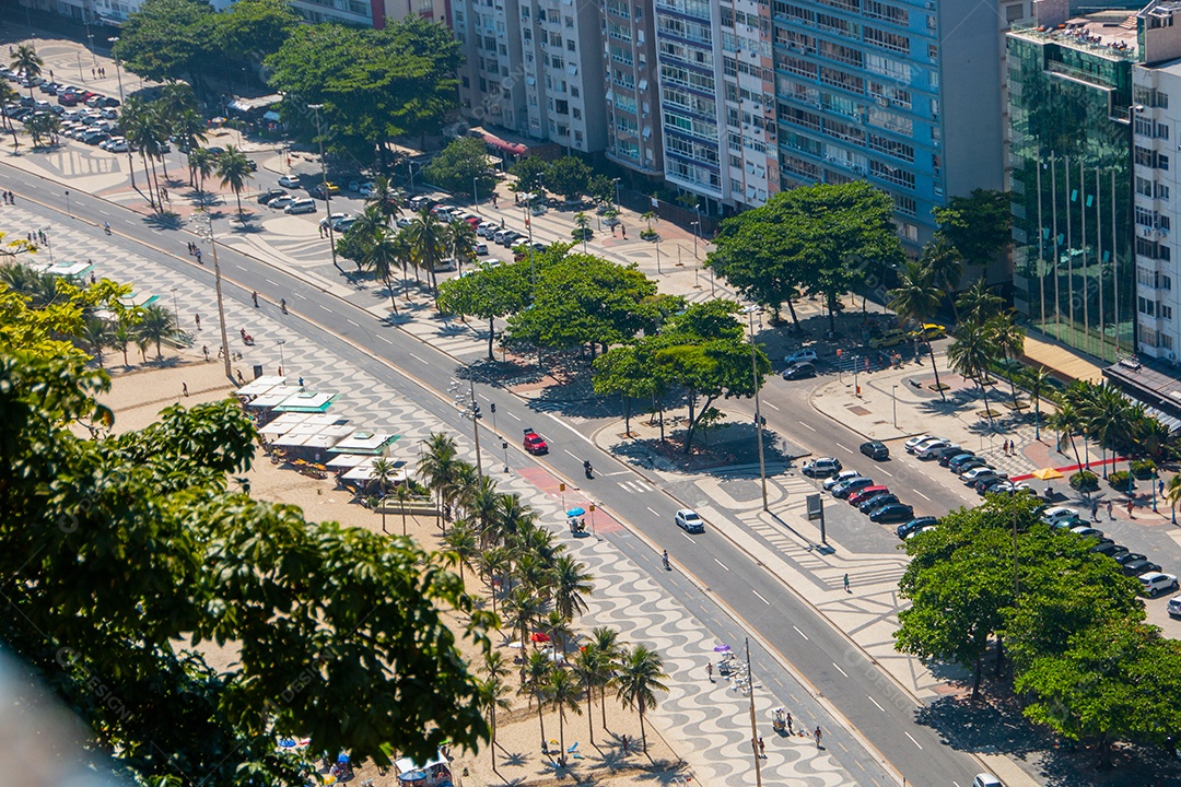 Calçadão da praia de Copacabana no Rio de Janeiro Brasil.