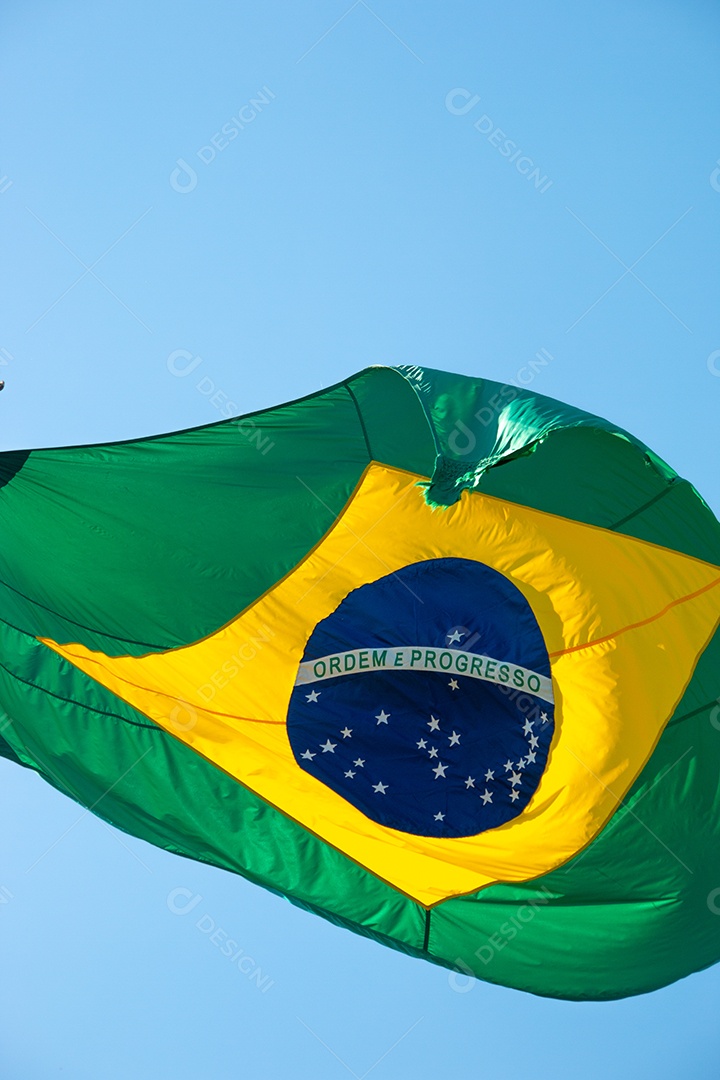 bandeira do brasil ao ar livre no rio de janeiro Brasil.