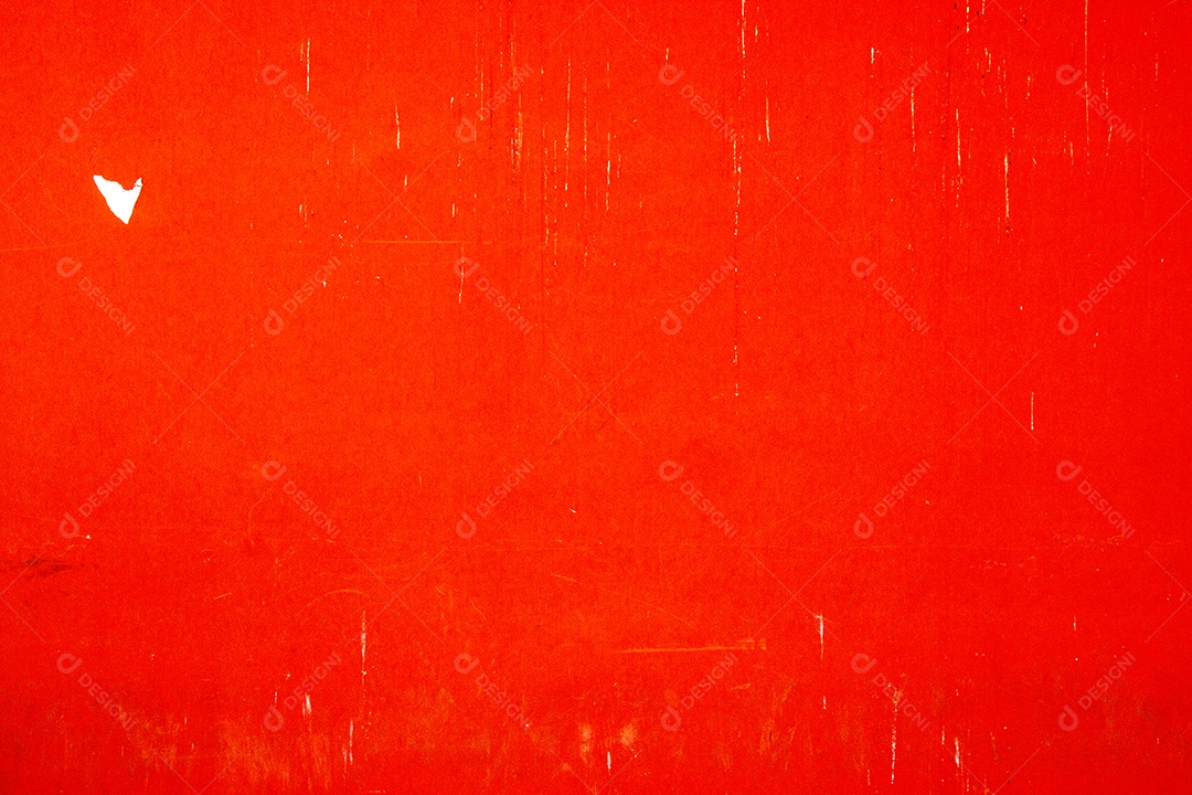 parede vermelha com clima descascado no Rio de Janeiro, Brasil.