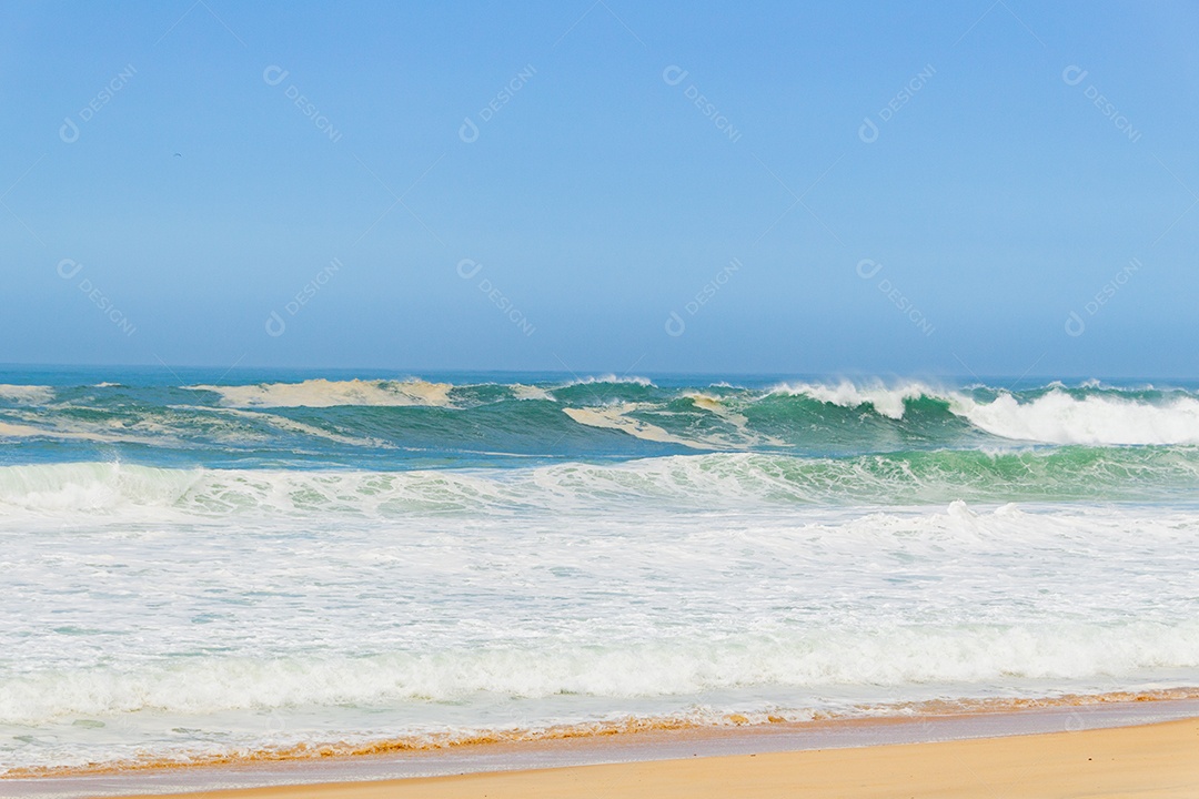 ondas na praia do leblon no Rio de Janeiro Brasil.