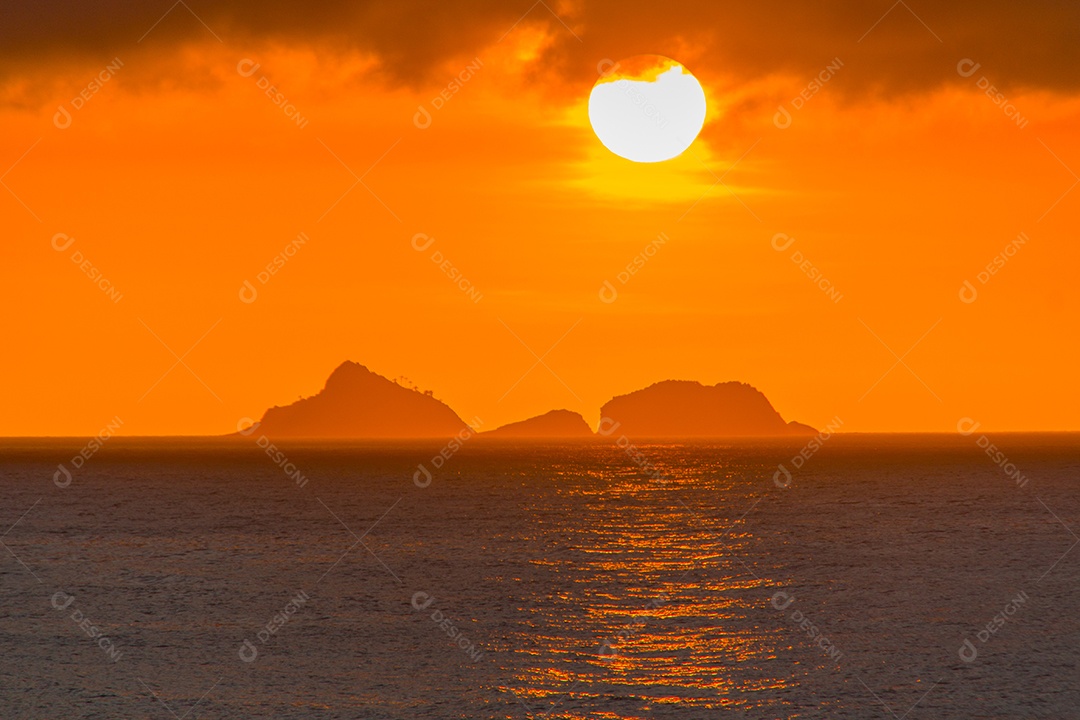 pôr do sol na praia do arpoador no Rio de Janeiro Brasil
