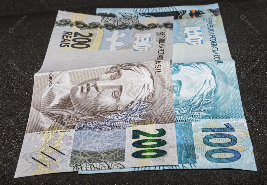 trezentos reais em dinheiro brasileiro, valor pago pelo governo nas novas parcelas do auxílio emergencial na pandemia do coronavírus.