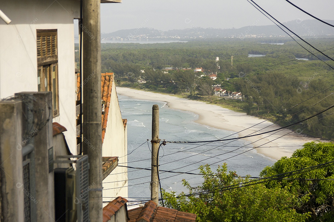 vista da praia de areia Marambaia ( restinga de marambaia ) em Guaratiba no Rio de Janeiro Brasil .