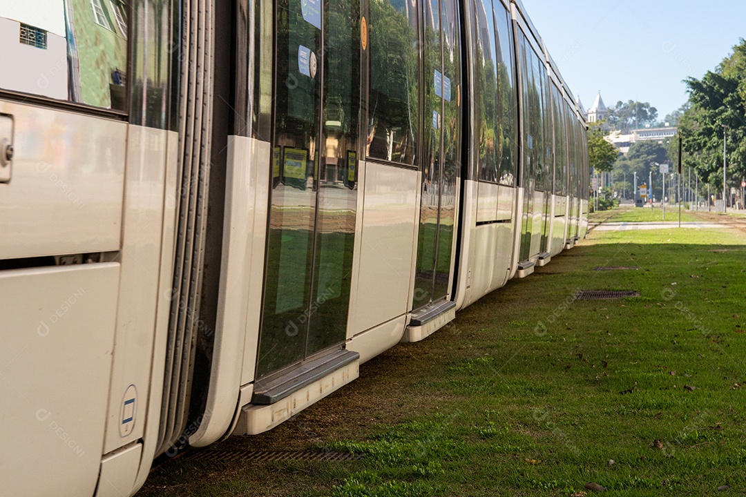 trem de transporte de passageiros conhecido como VLT no Rio de Janeiro, Brasil