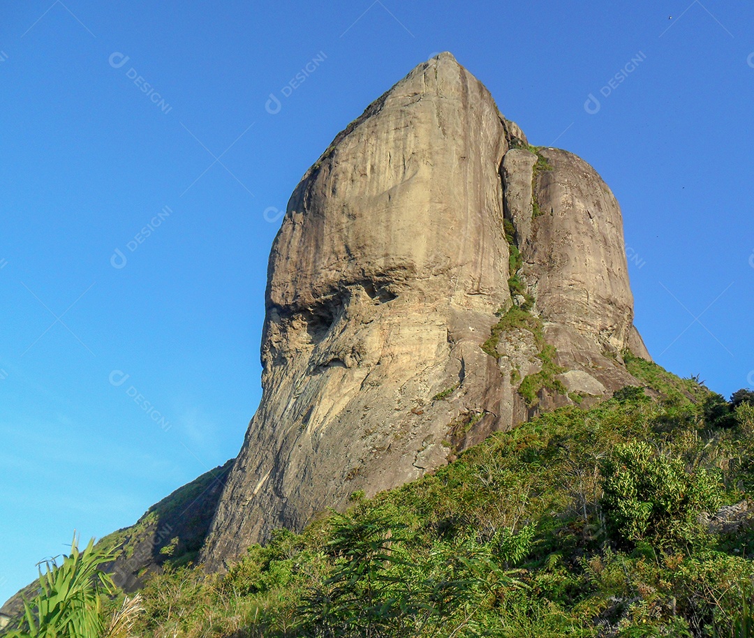 vista da Pedra da Gávea no rio de janeiro brasil.