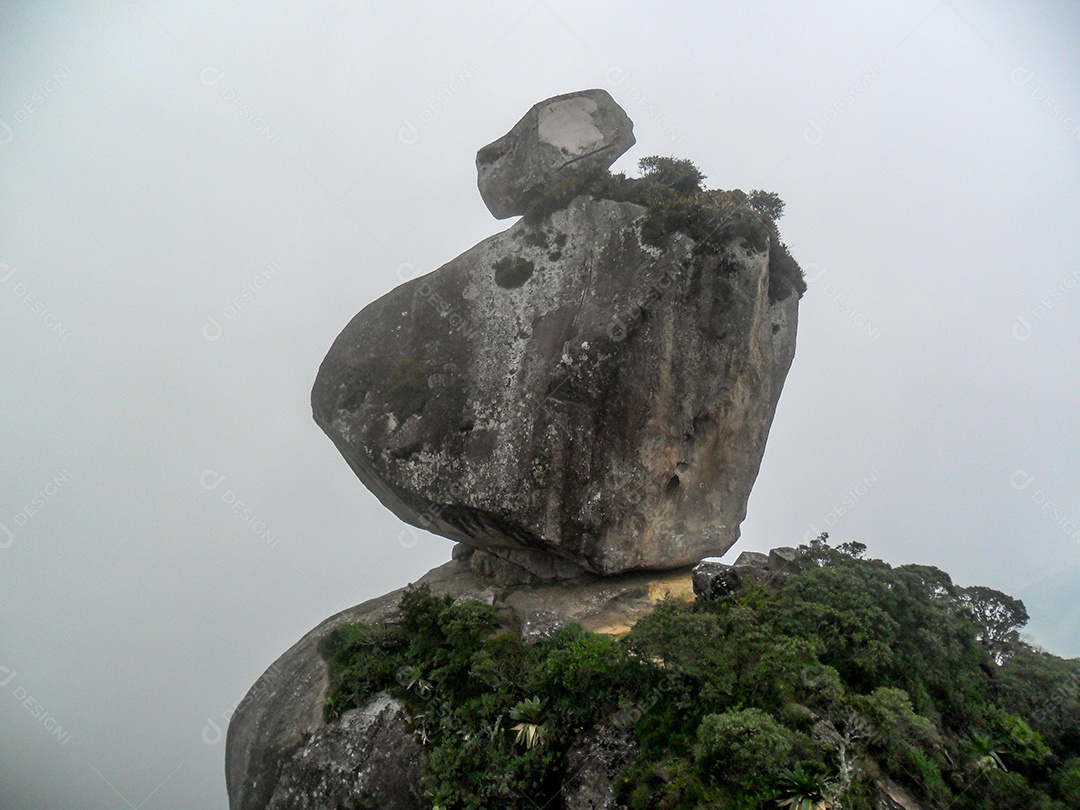 pedra de peito de pombo ( Pedra do Peito de Pombo ) localizada em Sana, Rio de Janeiro.