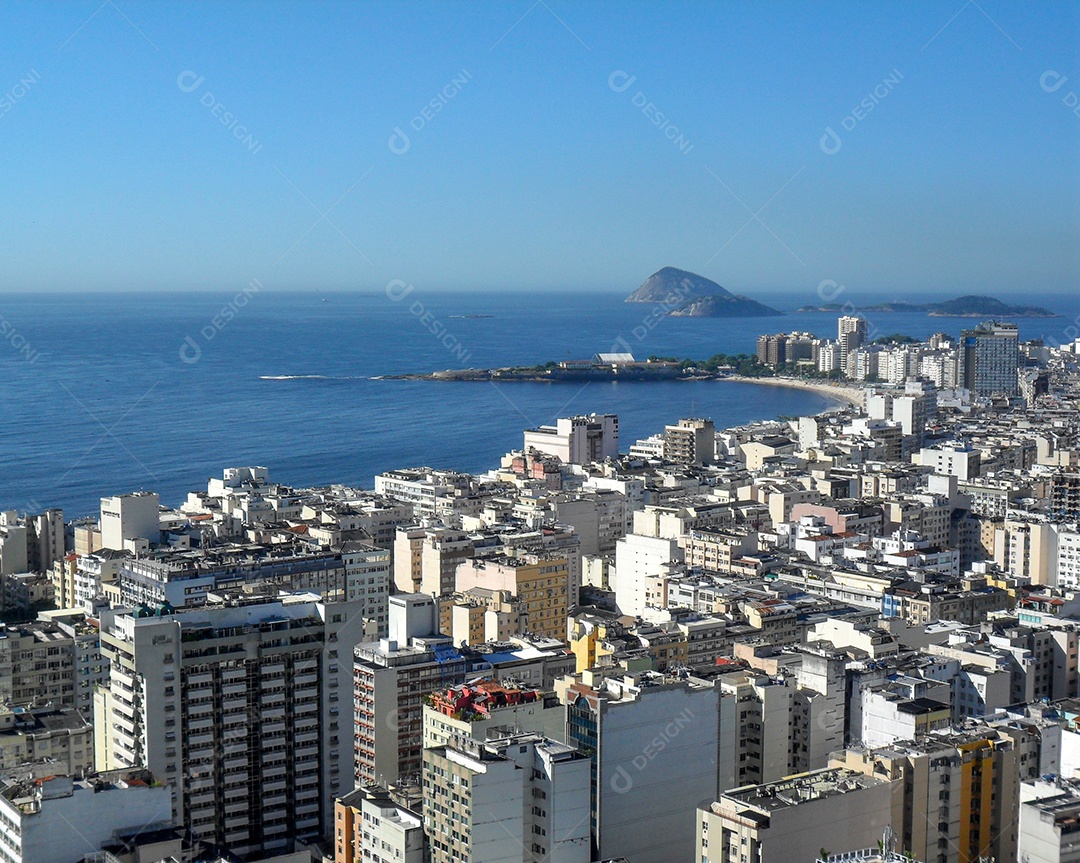 vista do topo do pico da Agulhinha Inhanga pico em Copacabana no Rio de Janeiro, Brasil.