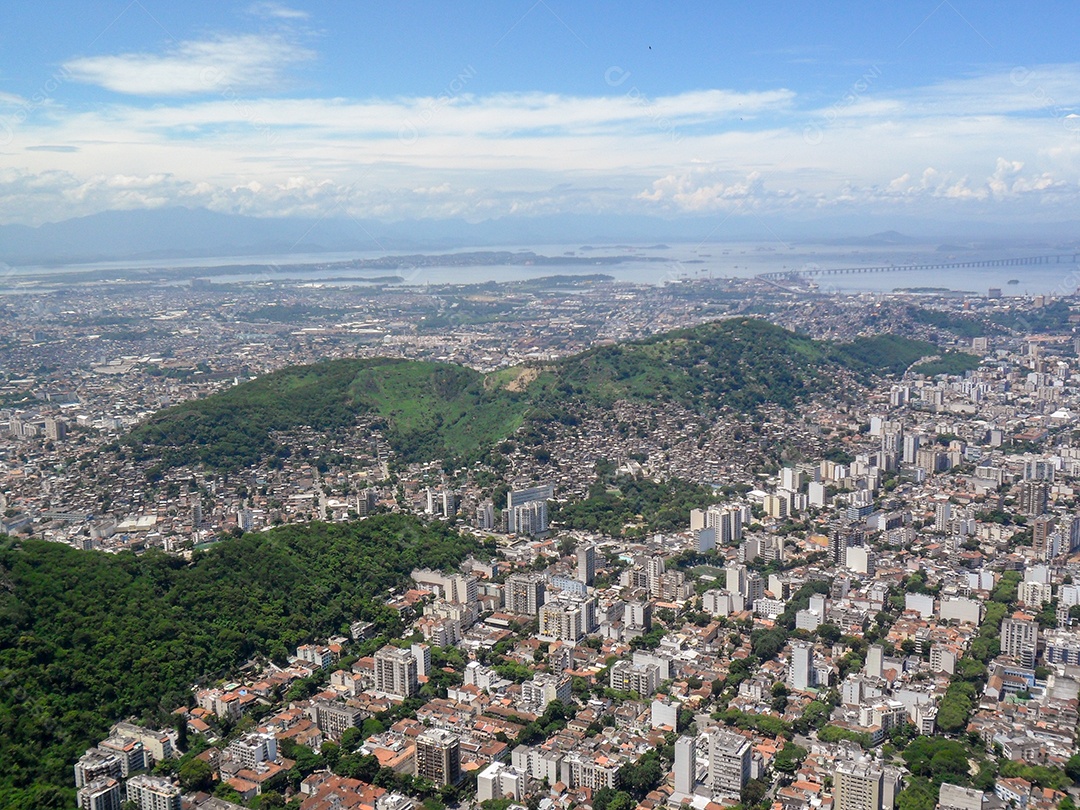 vista da cidade do rio de janeiro vista do cume do Pico Perdido (Pico do Perdido) no brasil.