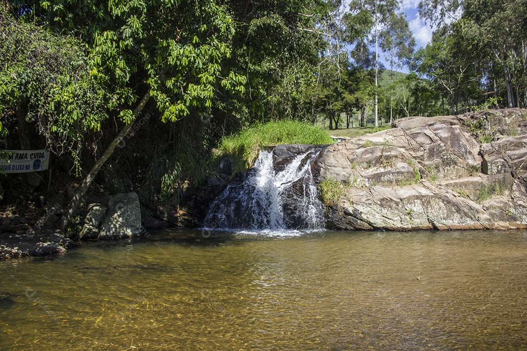 cachoeira tomascar no belo rio no Rio de Janeiro Brasil.