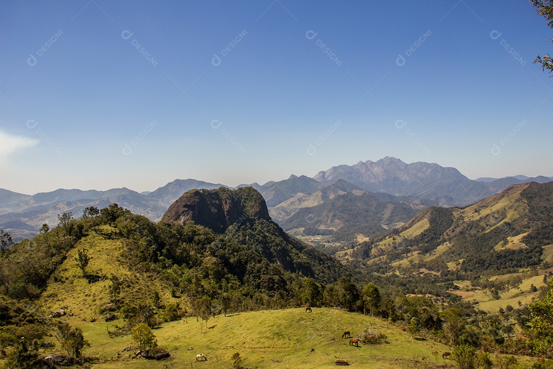 Topo da montanha da vista conhecida como cabeça de dragão em Freiburg nova (nova friburgo) no Rio de Janeiro, Brasil.