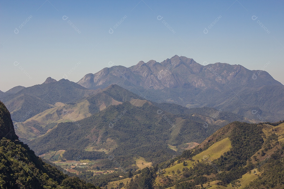 Topo da montanha da vista conhecida como cabeça de dragão em Freiburg nova (nova friburgo) no Rio de Janeiro, Brasil.