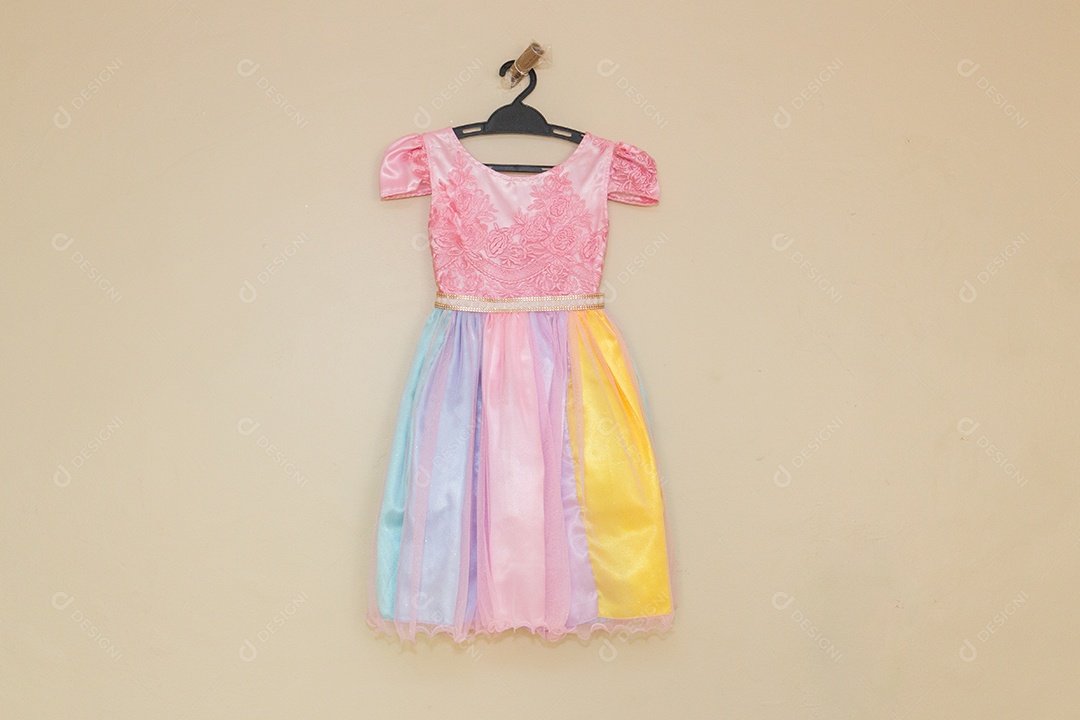 Vestido infantil colorido com tema unicórnio no Rio de Janeiro.