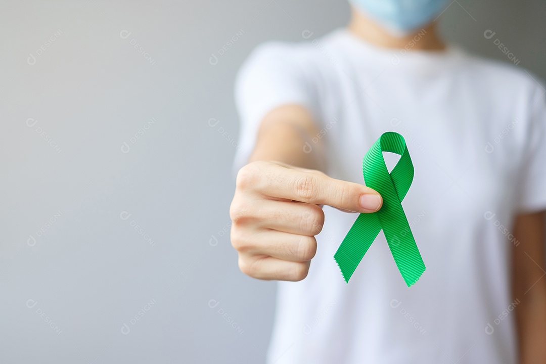 Fita verde para fígado, vesícula biliar, ducto biliar, câncer cervical, renal e mês de conscientização do linfoma. Conceito de saúde e dia mundial do câncer