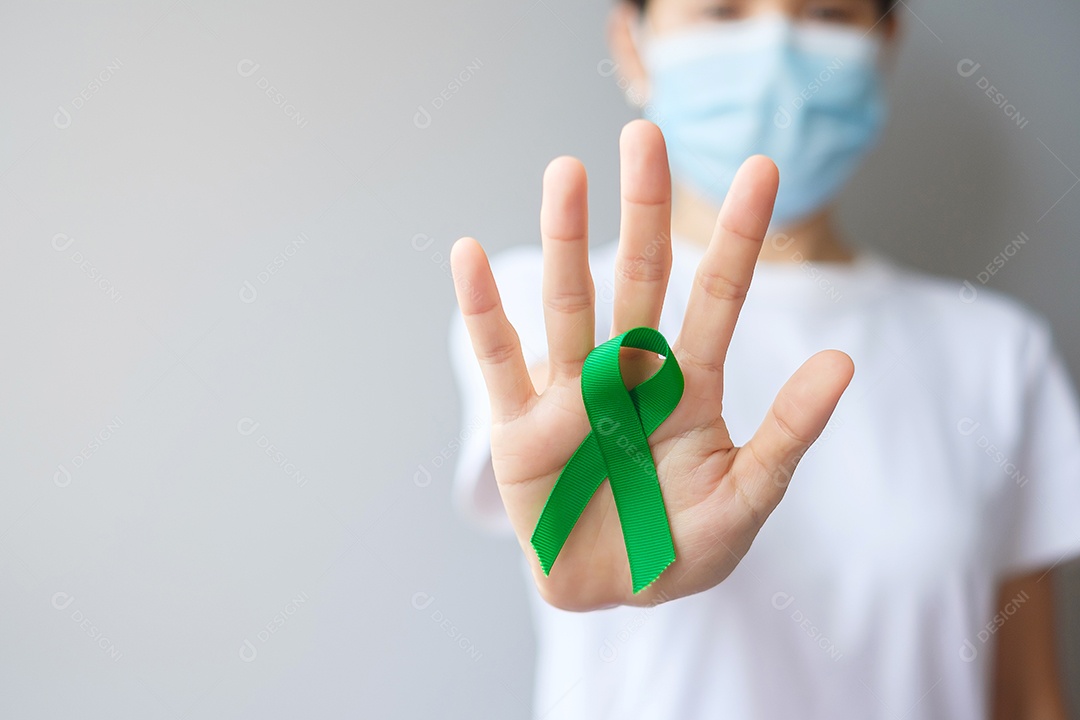 Fita verde para fígado, vesícula biliar, ducto biliar, câncer cervical, renal e mês de conscientização do linfoma. Conceito de saúde e dia mundial do câncer