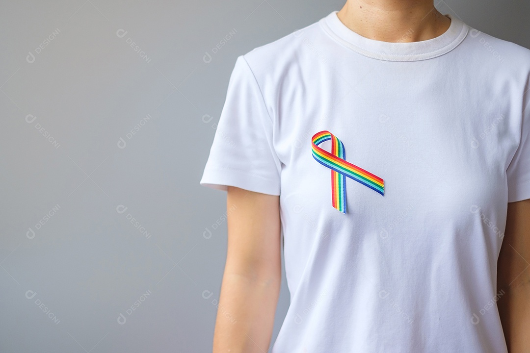 Fita LGBTQ Rainbow para apoiar a comunidade Lésbica, Gay, Bissexual, Transgênero e Quer e o conceito do mês do orgulho