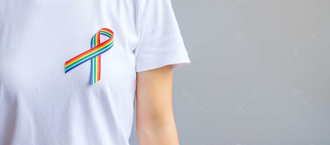 Fita LGBTQ Rainbow para apoiar a comunidade Lésbica, Gay, Bissexual, Transgênero e Quer e o conceito do mês do orgulho