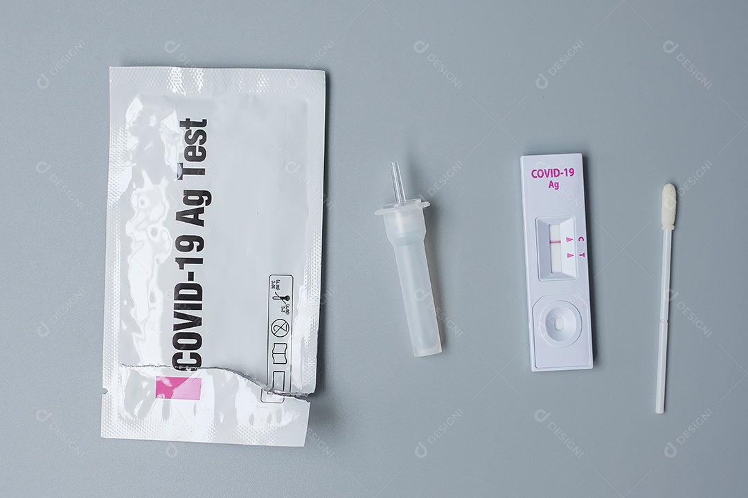 Kit de teste rápido de antígeno com resultado negativo durante swab COVID-19
