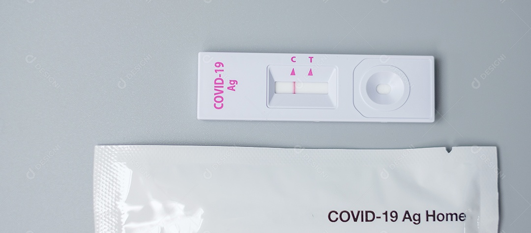 Kit de teste rápido de antígeno com resultado negativo durante swab COVID-19