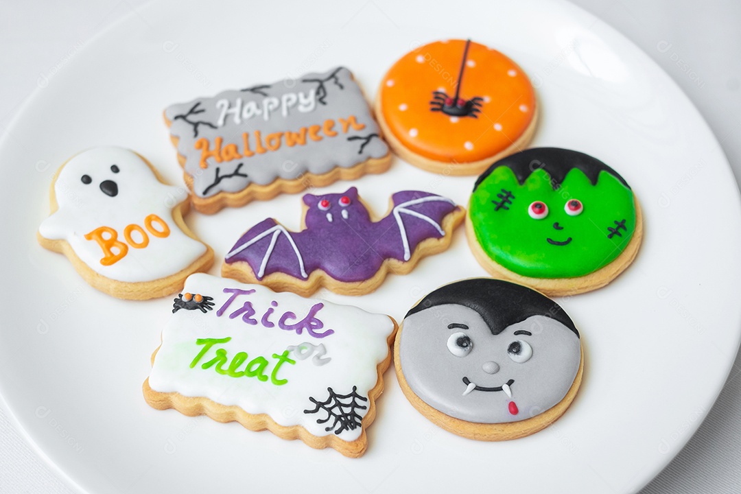 Feliz Dia das Bruxas com biscoitos engraçados; Abóbora, fantasma assustador, múmia assustadora, morcego, frankenstein, drácula e aranha. Truque ou Ameaça, Olá outubro, outono outono, tradicional, festa e conceito de férias