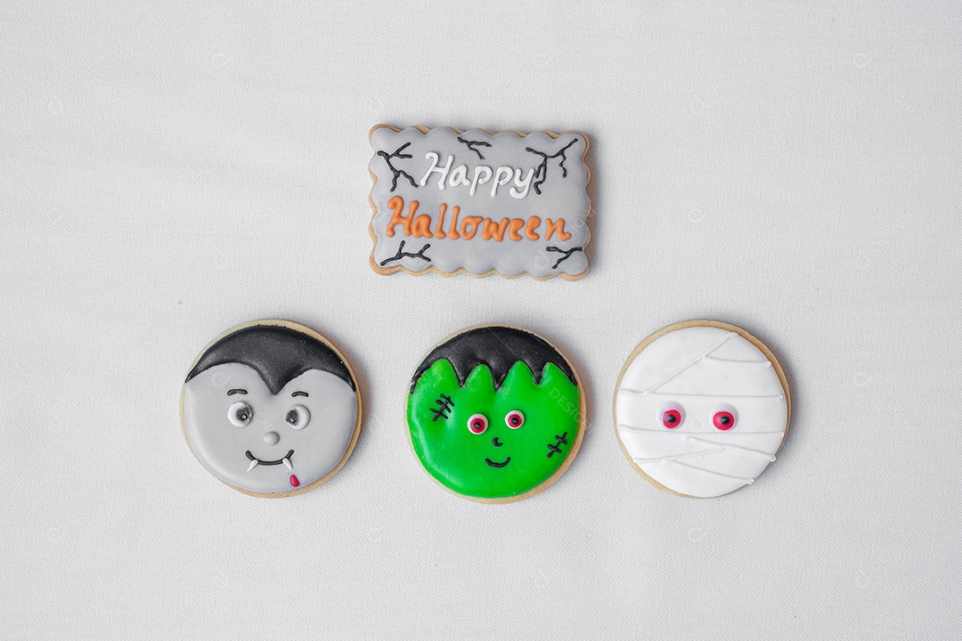 Biscoitos engraçados de Halloween em fundo branco. Truque ou Ameaça, Feliz Dia das Bruxas, Olá outubro, outono outono, festivo, festa e conceito de férias