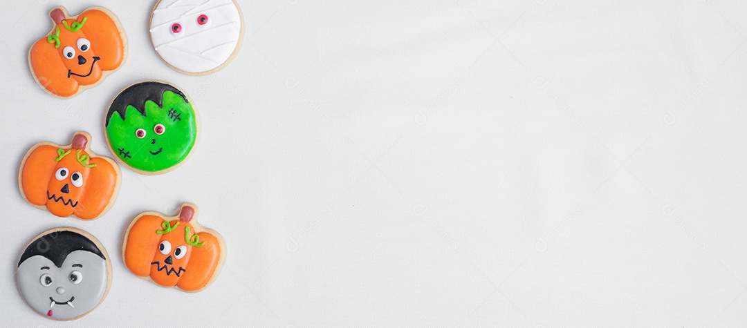 Biscoitos engraçados de Halloween em fundo branco. Truque ou Ameaça, Feliz Dia das Bruxas, Olá outubro, outono outono, festivo, festa e conceito de férias