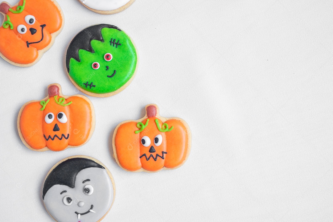 Biscoitos engraçados de Halloween em fundo branco. Truque ou Ameaça, Feliz Dia das Bruxas, Olá outubro, outono outono, festivo, festa e conceito de férias