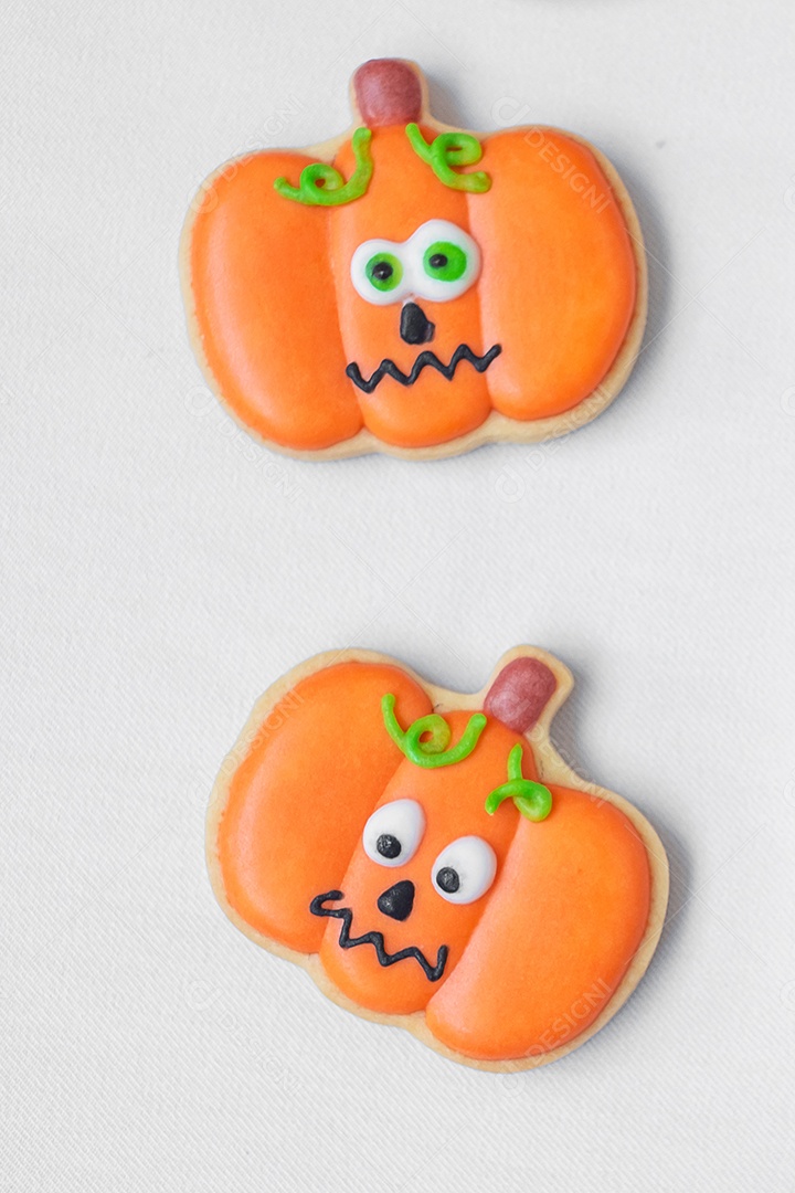 Feliz dia de Halloween com biscoitos engraçados, diferentes biscoitos de abóbora no fundo da mesa. Truque ou Ameaça, Olá outubro, outono outono, tradicional, festa e conceito de férias