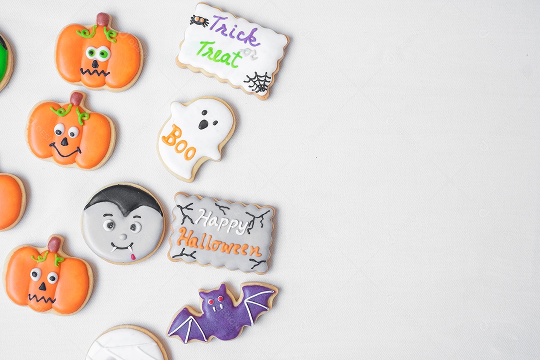 Biscoitos engraçados de Halloween em fundo branco. Truque ou Ameaça, Feliz Dia das Bruxas, Olá outubro, outono outono, festivo, festa e conceito de férias