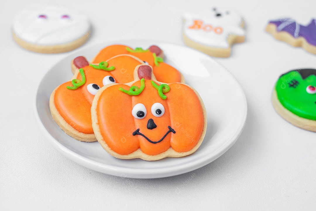 Feliz Dia das Bruxas com biscoitos engraçados; Abóbora, fantasma assustador, múmia assustadora, morcego, frankenstein, drácula e aranha. Truque ou Ameaça, Olá outubro, outono outono, tradicional, festa e conceito de férias