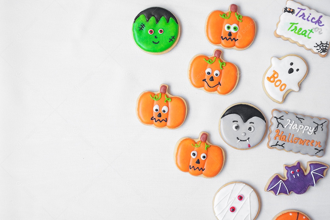 Biscoitos engraçados de Halloween em fundo branco. Truque ou Ameaça, Feliz Dia das Bruxas, Olá outubro, outono outono, festivo, festa e conceito de férias