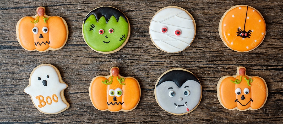 Feliz dia de Halloween com biscoitos engraçados em fundo de mesa de madeira. Truque ou Ameaça, Olá outubro, outono outono, festivo, festa e conceito de férias