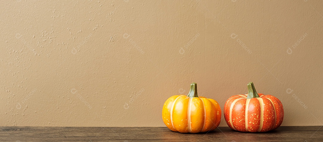 Abóbora laranja na mesa com espaço de cópia para o fundo do banner. Feliz dia de Halloween, Olá outubro, outono outono, festivo, festa e conceito de férias