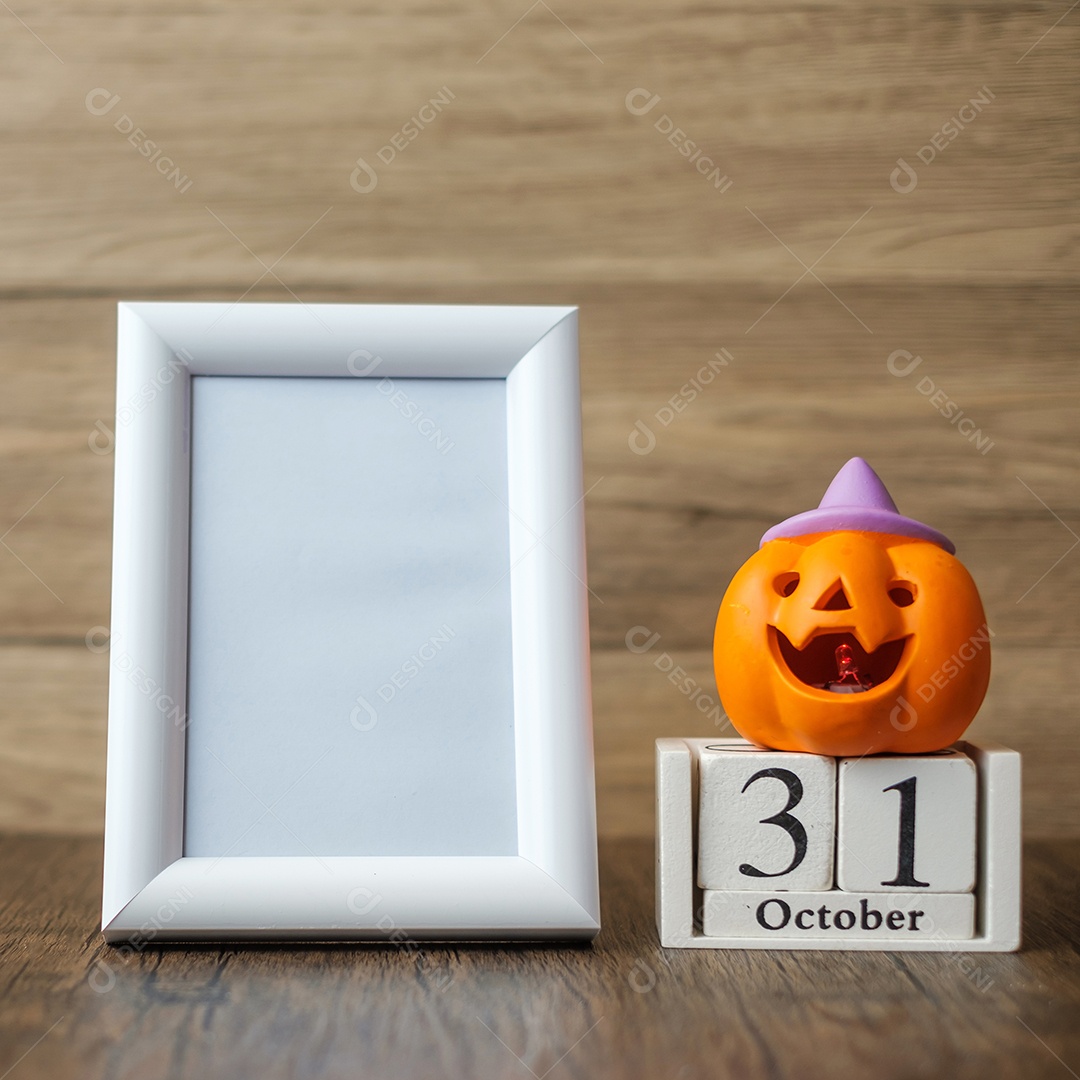 Abóbora laranja, calendário de 31 de outubro e quadro com espaço de cópia para texto. Feliz dia de Halloween, Olá outubro, outono outono, festivo, festa e conceito de férias